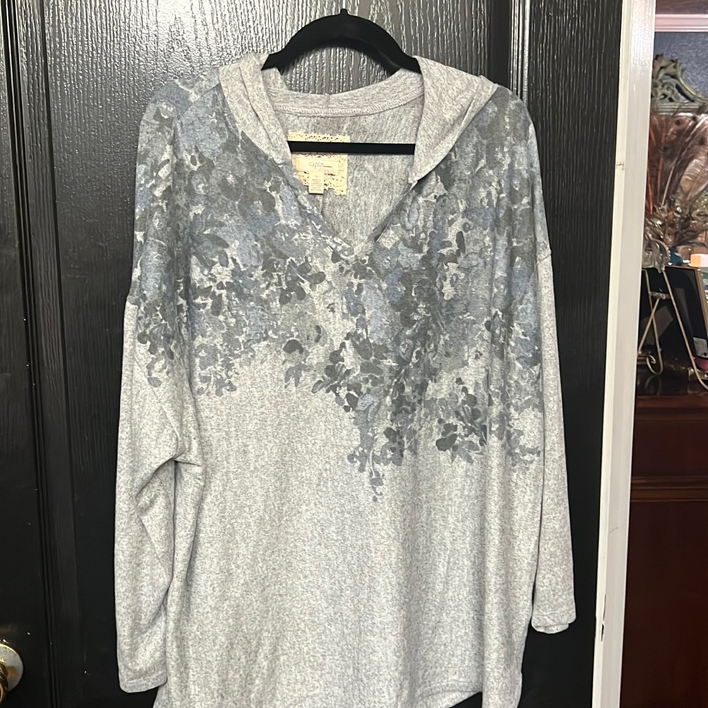 Women’s size 2X gray and blue floral hoodie NWT